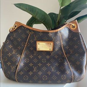 Louis Vuitton Tote! Excellent condition